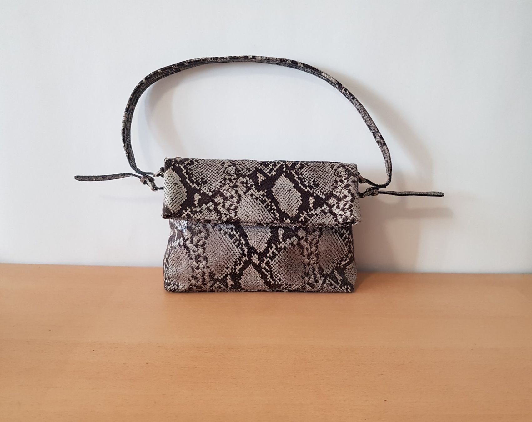Taschen für Damen: Pollini Ledertasche/Umhängetasche – Gebraucht aus Basel von Birs868 1