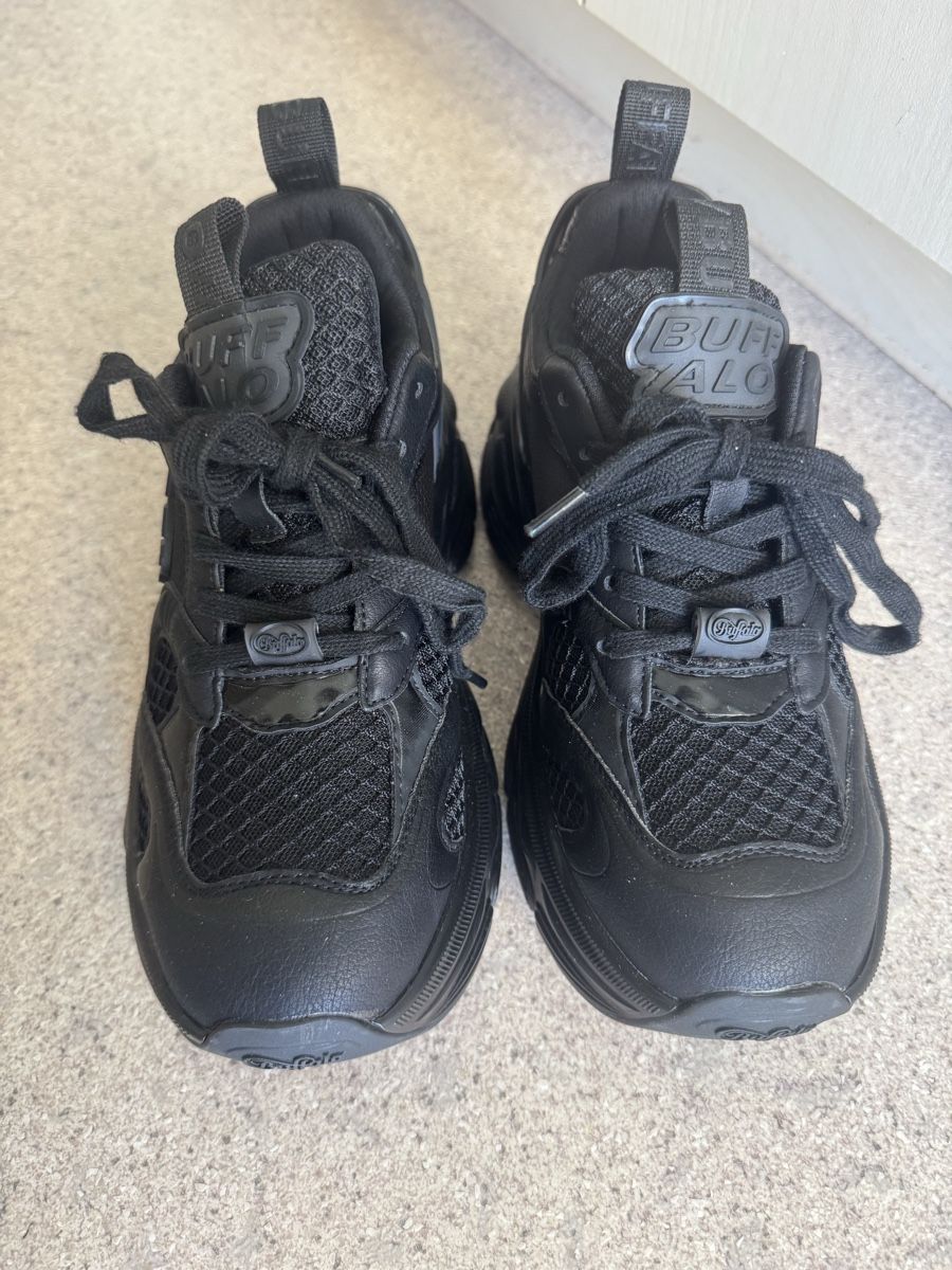 Buffalo Scarpe da donna: Buffalo Sneaker schwarz Grösse 38 gebraucht – Nuovo (secondo la descrizione) da Rüti ZH venduto da Mysticphoenix.mel 1