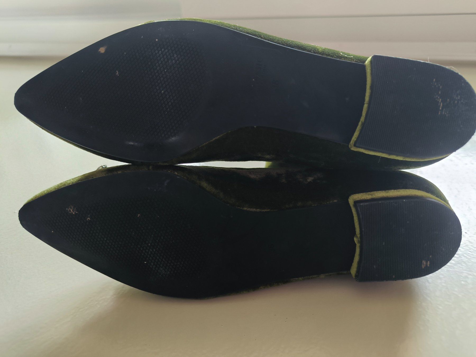 Zara Damenschuhe: Zara Samt-Ankle-Boots mit atemberaubender Steinapplikation – Gebraucht aus Wallisellen von C_DM 4