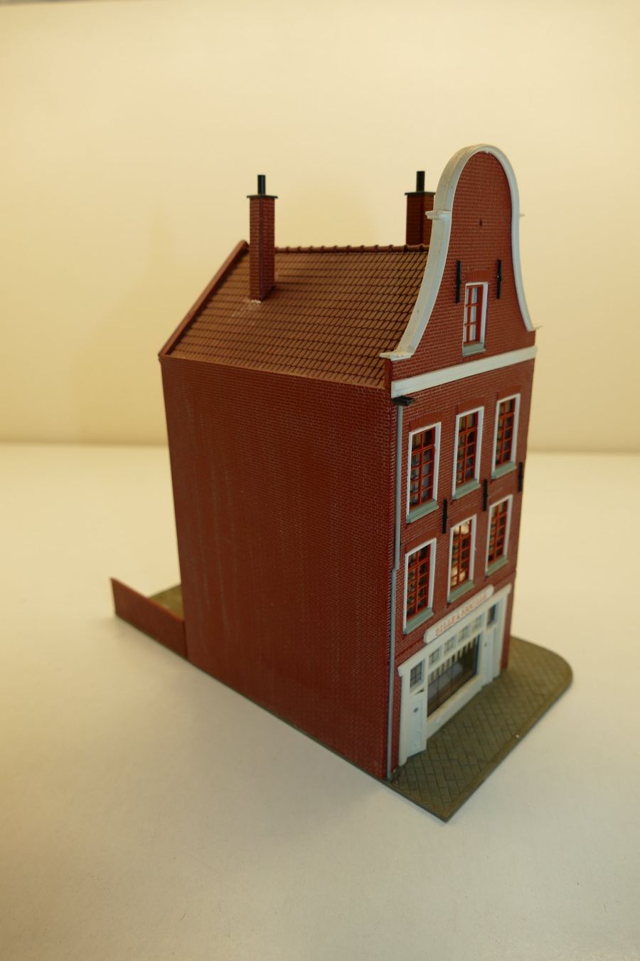 Modelleisenbahnen: Pola H0: Backstein Altstadthaus mit Laden – Gebraucht aus Niederhasli von rail-duerst 1
