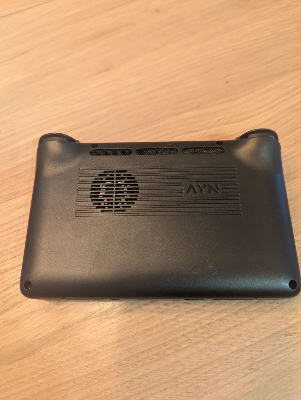 AYN Console: AYN Thor Base 8+128GB / Black – Usato da Binningen venduto da Cesarion95 2