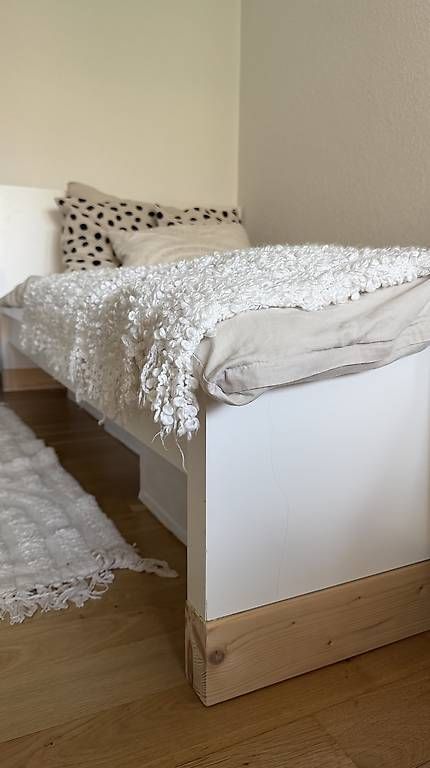 Letti: weißes Bett  (Malm, Ikea) – Usato da Zürich venduto da theresa.st 3
