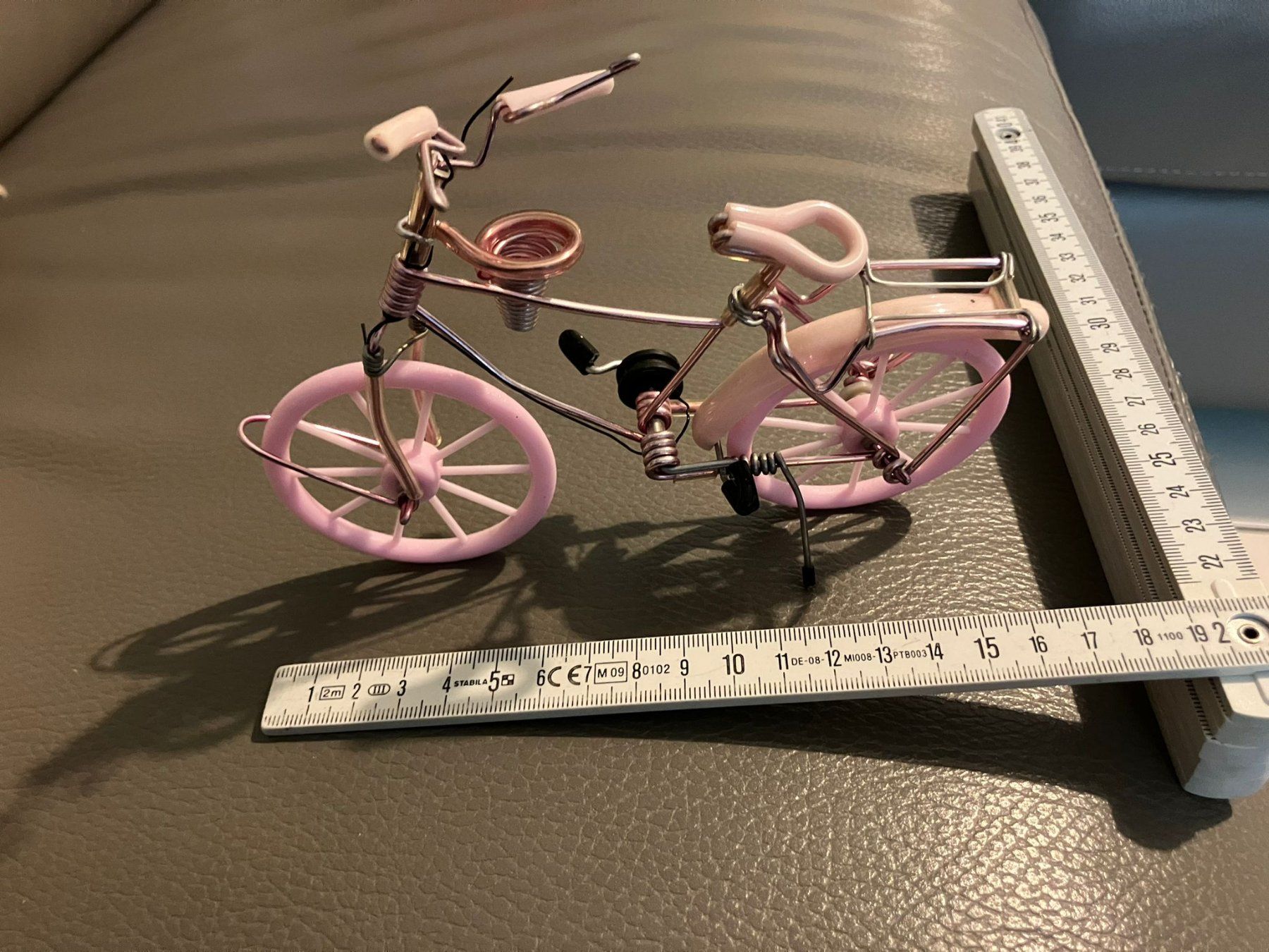 Tutte le decorazioni: Piccola bicicletta rosa in metallo e plastica – Usato da Melano venduto da H-Sara 1