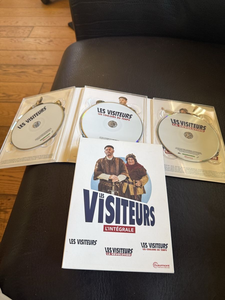 Tous les DVDs: Trilogie: Les Visiteurs  – D'occasion à Troinex par grigri2020