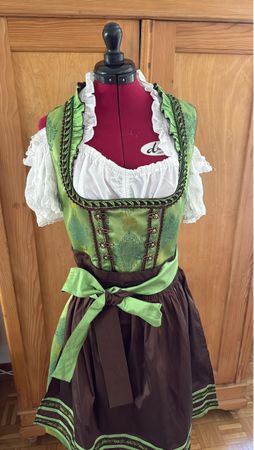 Dirndl Grösse unbekannt mit Bluse guter Zustand