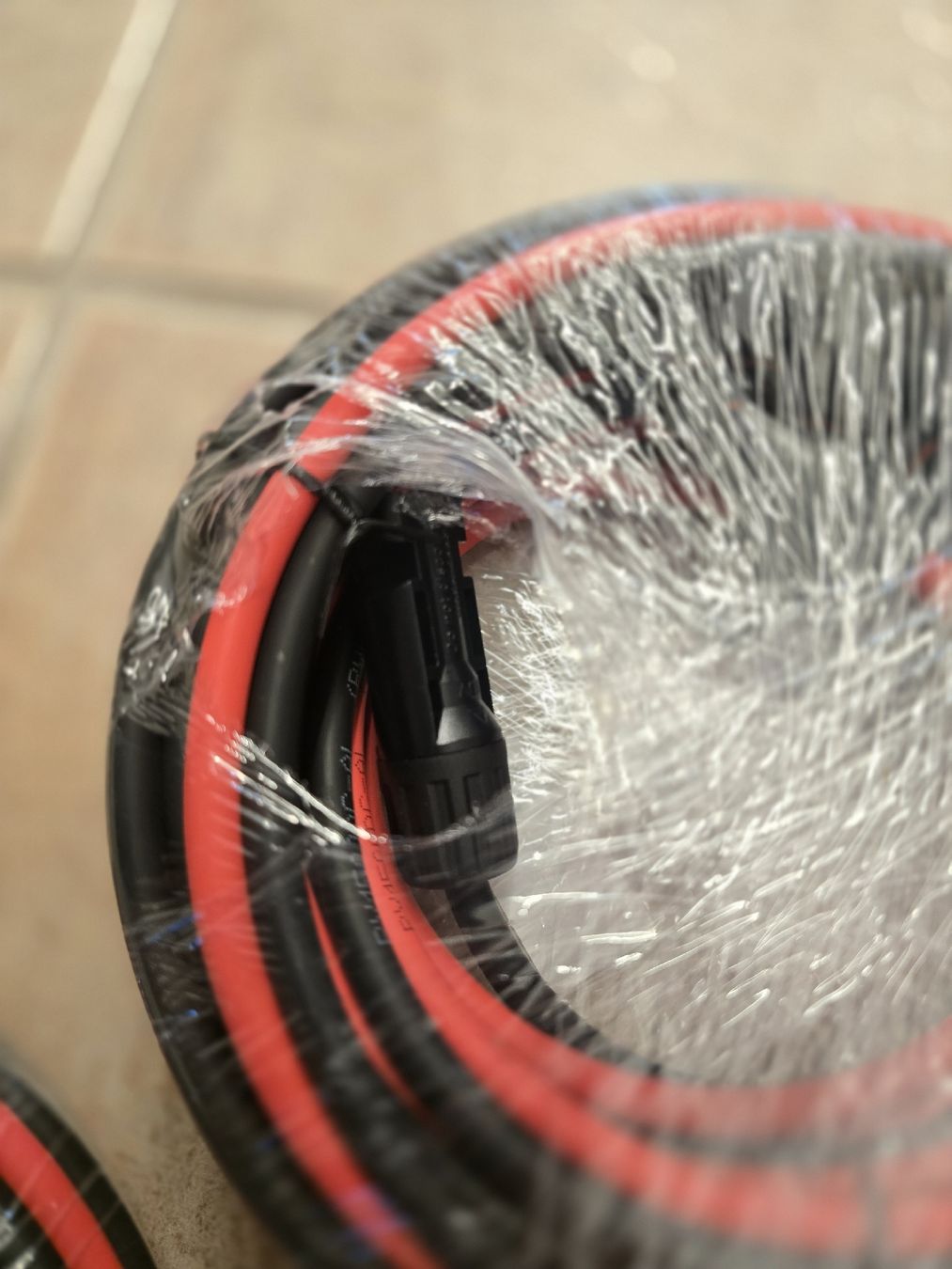 Dispositivi a energia solare: Solarkabel 6mm2 Rot/Schwarz 6m mit Stecker – Nuovo (secondo la descrizione) da Wetzikon ZH venduto da 12Meins 1