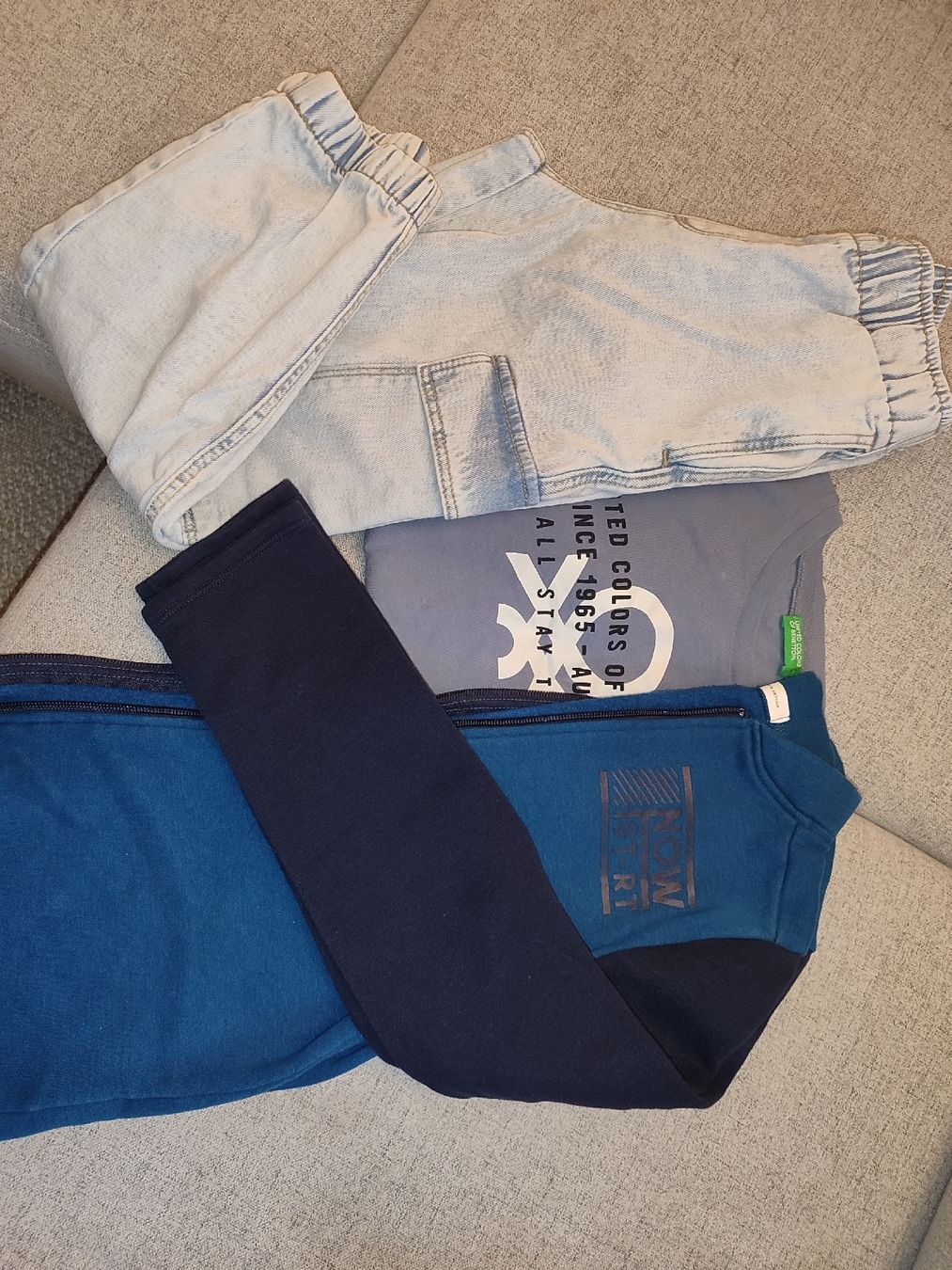 Lotti & Set di vestiti: Set Jungen Jeans, Pulli, Jacke 9-10 Grosse – Usato da Oberägeri venduto da Walerman 1