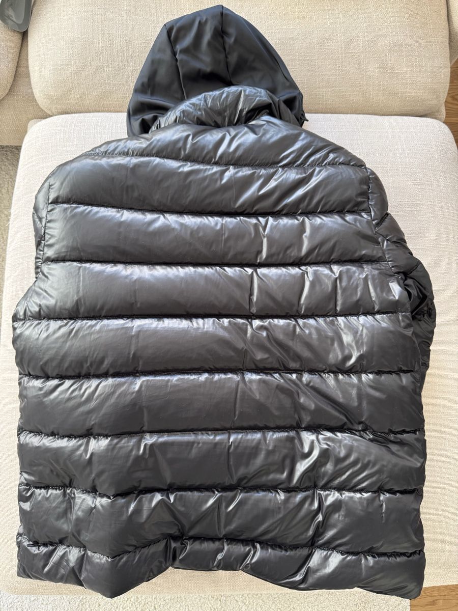 Prada Giacche: Prada Wendbare Jacke aus Re-Nylon Größe M – Usato da Altendorf venduto da FF_26 5