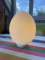 eiförmige Lampe aus den 70er Jahren. - Weißes Glas vintage