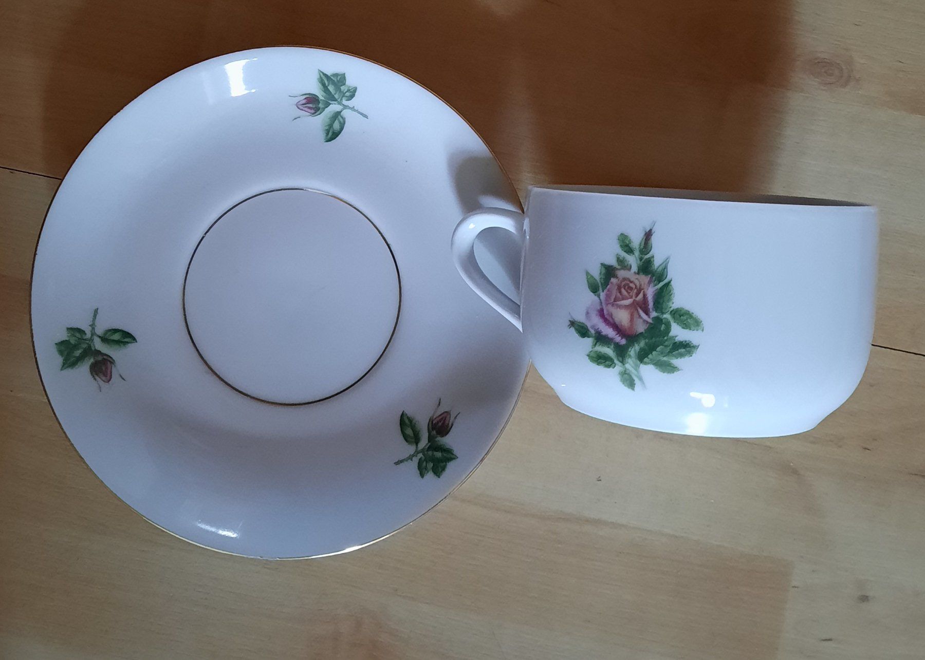 Set di piatti: Goldrand-Kaffee/Teegeschirr mit Rosen – Usato da Derendingen venduto da Susu63 2