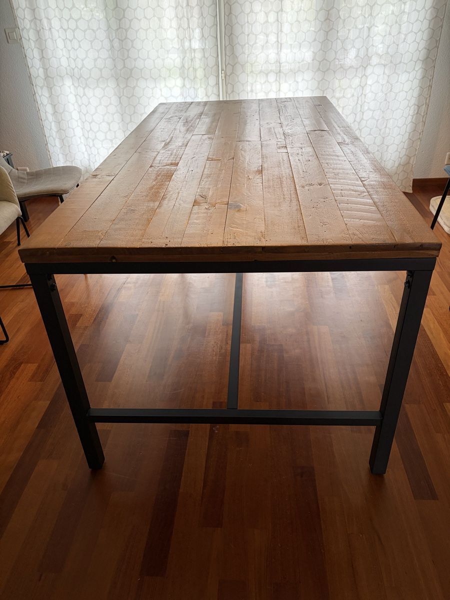 Tavoli: Wunderschöner Holztisch mit Struktur – Usato da Emmenbrücke venduto da sida22 1
