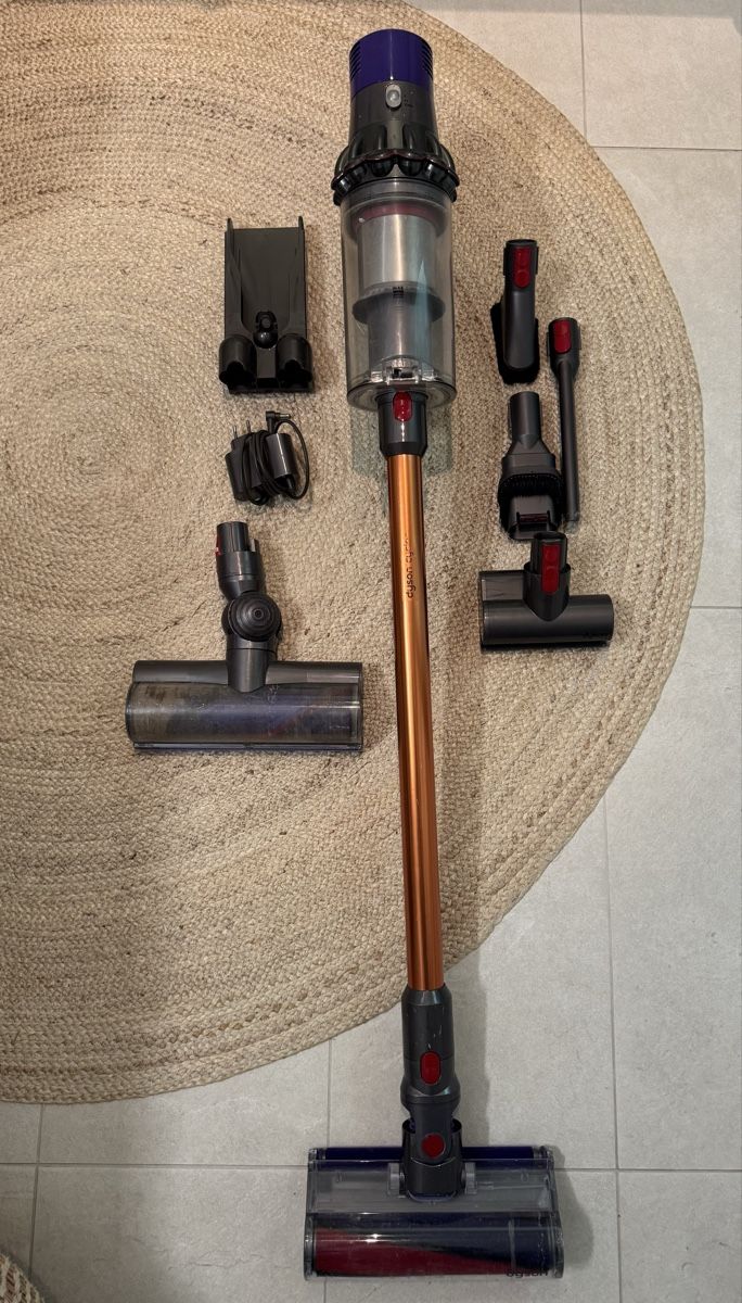 Dyson Staubsauger & Zubehör: Dyson Staubsauger I Full-Set – Defekt aus Horgen von uni-sales