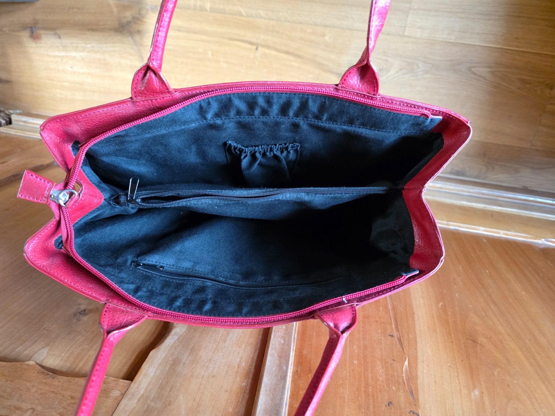 Borse da donna: Vintage rote Leder Hand Tasche – Usato da Walterswil BE venduto da Lonitti 9