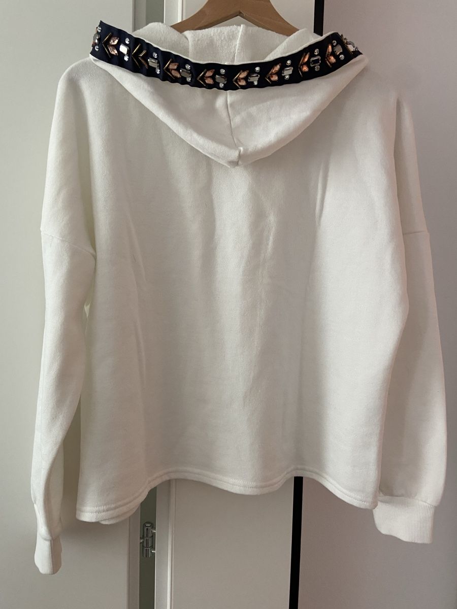 Pullover & Sweatshirts: Weisser Hoodie Gr. S mit Schmuckrand – Gebraucht aus Brig von jch_rq8z 2