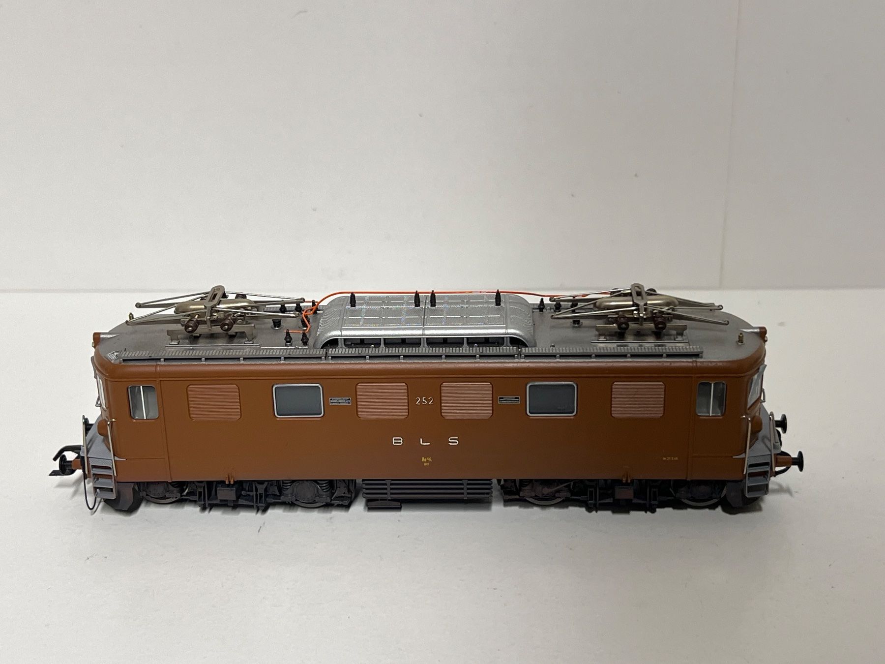 Roco Modelleisenbahnen: Roco Ae 4/4 BLS 252 H0 DC Analog – Gebraucht aus Geroldswil von TopTrain54 1