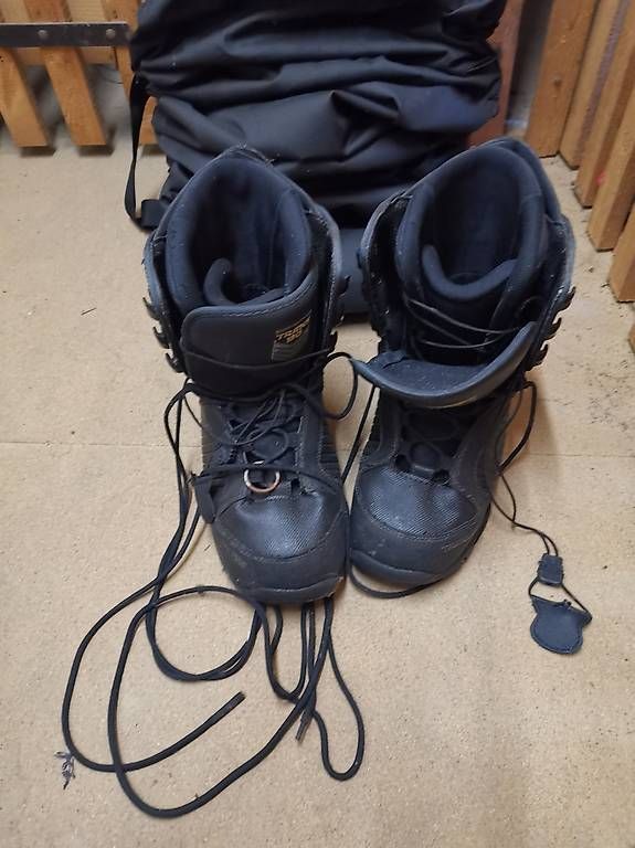 Scarpe da uomo: Snowboard Schuhen  – Usato da Zürich venduto da jeanremi.mai 1