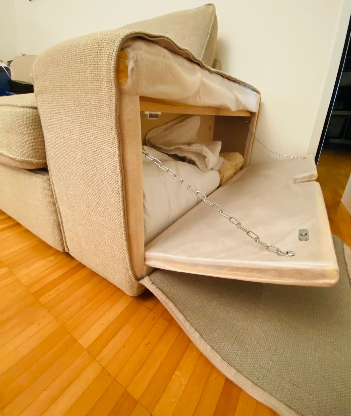 Ikea Sofas: Ikea Bettsofa mit einfach ausziehbarem Doppelbett – Gebraucht aus Küsnacht ZH von Junge 5