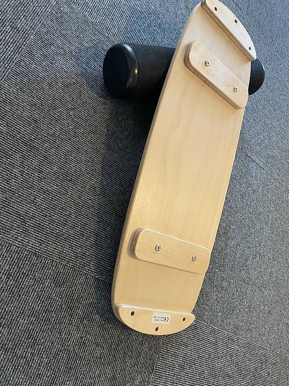 Hometrainer: Balance Bord mit Rolle – Usato da Bolligen venduto da fel_cp8q