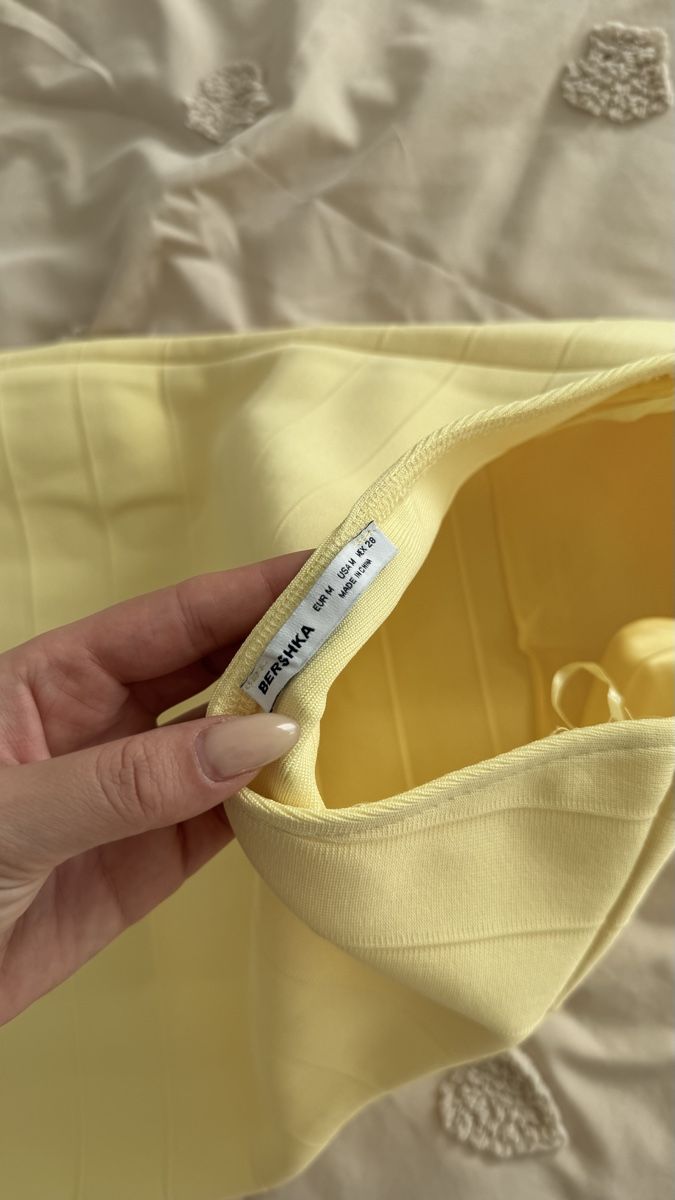 Bershka Vestiti: Robe bustier Bershka jaune taille M  – Nuovo (secondo la descrizione) da Biel/Bienne venduto da diana.diana 3