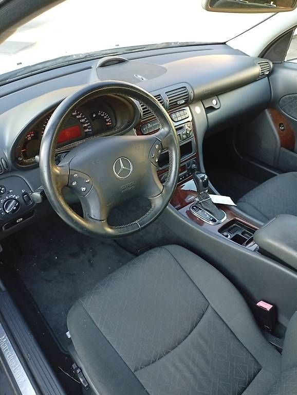 Mercedes-Benz Autos: MERCEDES BENZ C 240 – Gebraucht aus Gordola von sai_2bz9 4