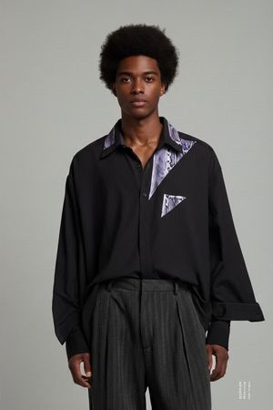 Martex schwarzes Button-Down-Hemd mit Schlangenprint-Akzente