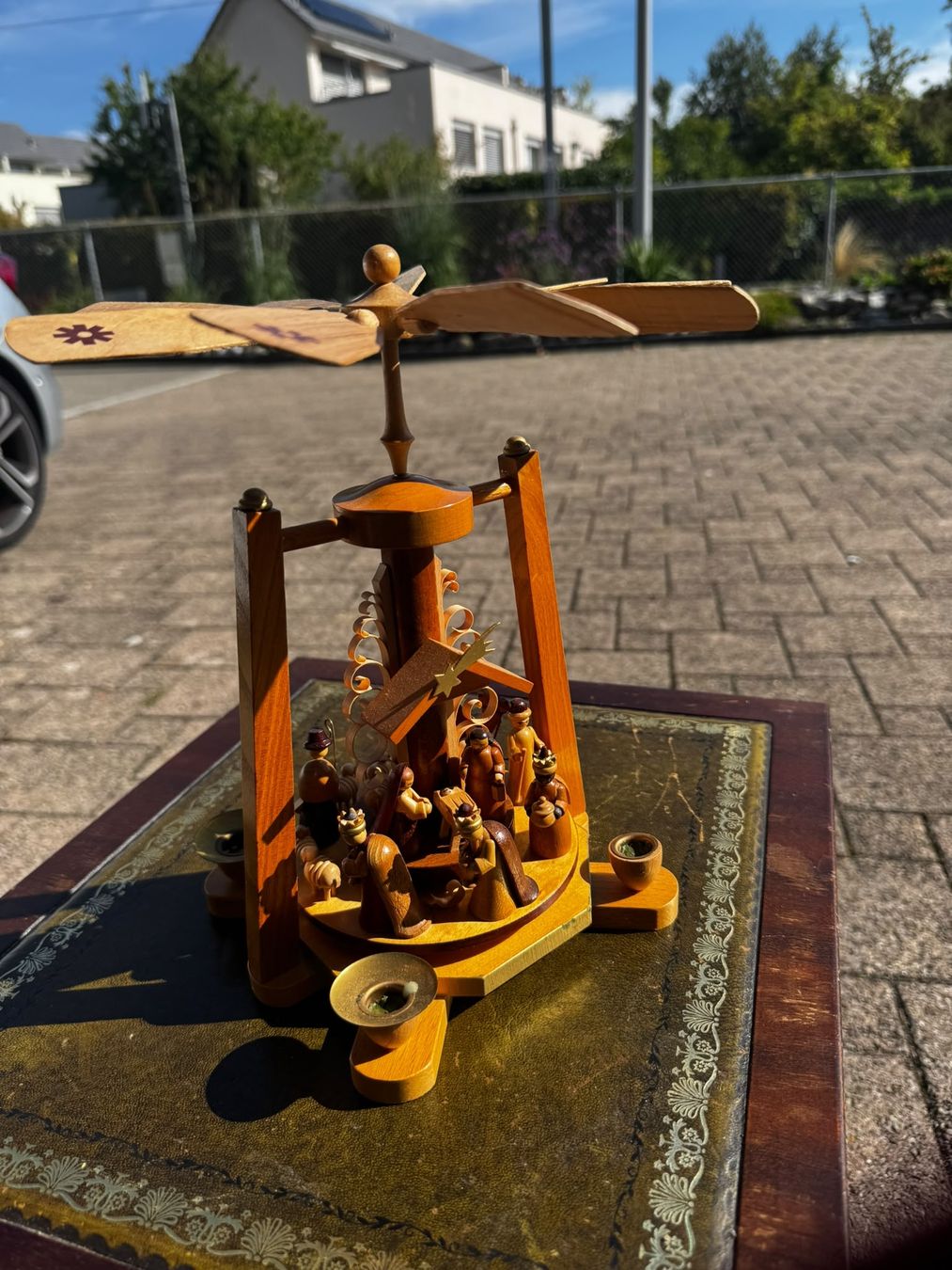 Toutes les décorations: Weihnachtspyramide mit Krippe – D'occasion à Egg b. Zürich par Brocki_Insel_Egg