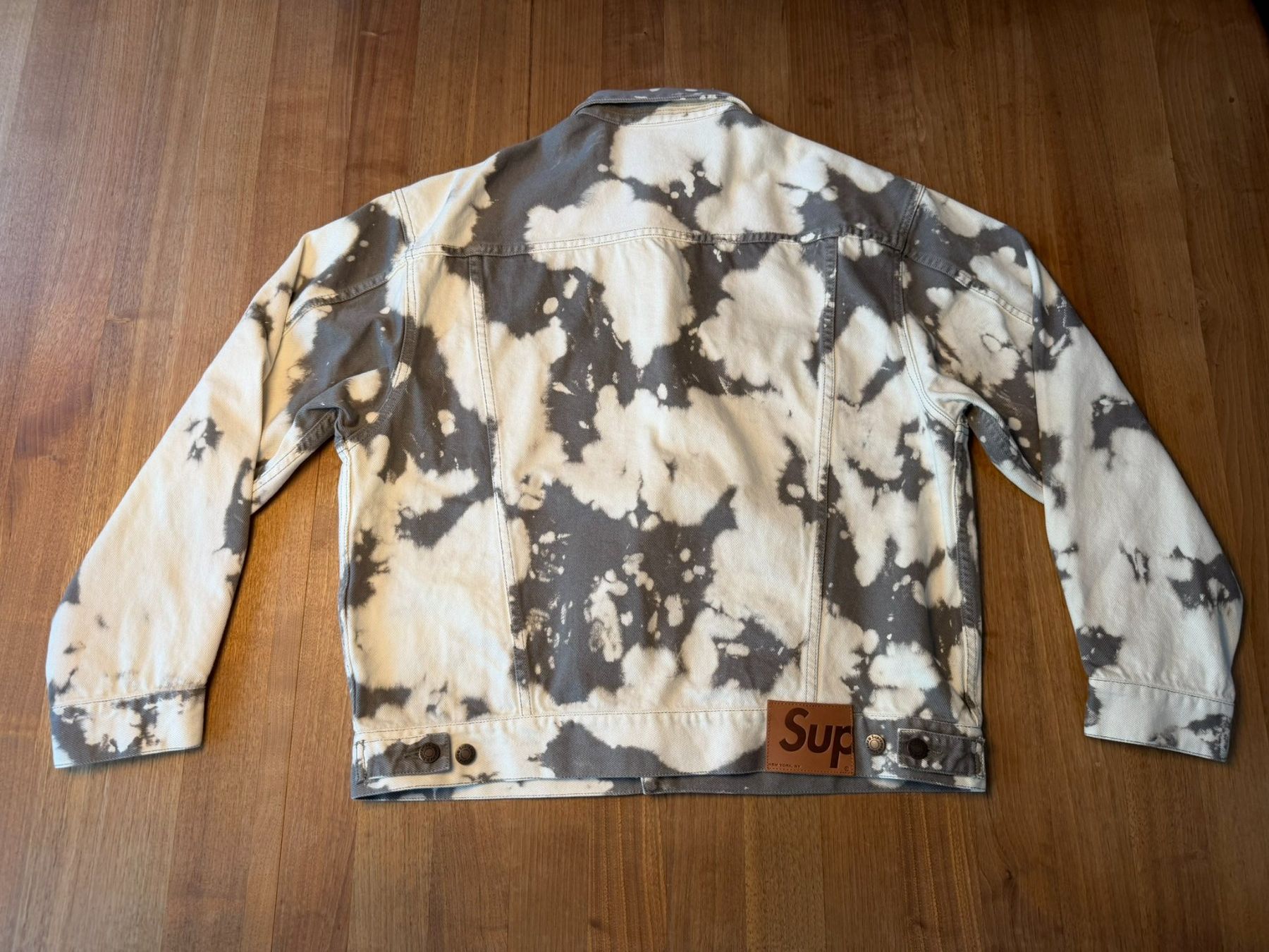 Supreme Jacken: Supreme Denim Jacket Bleached (SS25) Grösse M – Gebraucht aus Schaffhausen von Mauzzel 2