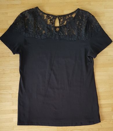 Jolie blouse noire dentelle