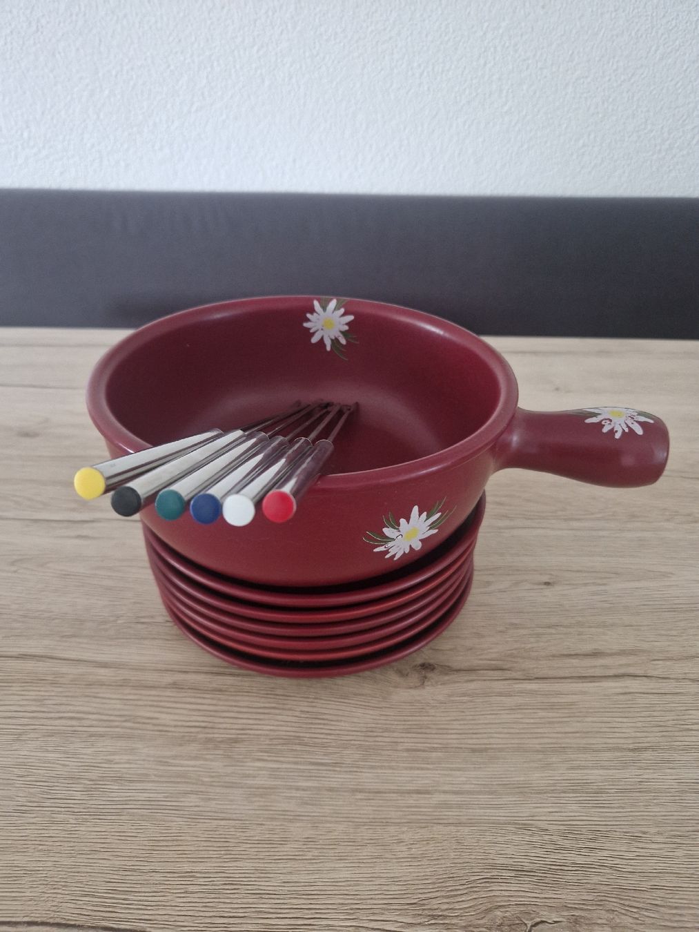 Pentole: Fondue Caquelon mit 6 Teller – Usato da Frauenfeld venduto da Capecorse