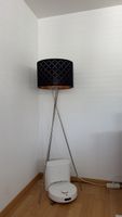 Elegante Stehlampe Schwarz/Gold mit Dreibein