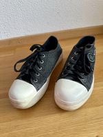 Graue Sneaker mit weißer Sohle, Größe 39 – wie neu!