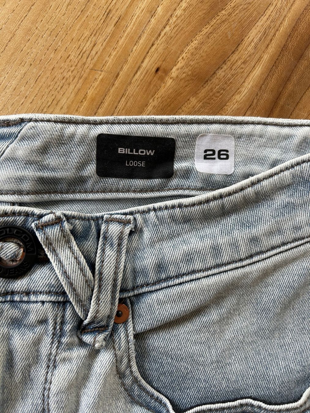 Volcom Jeans: Jeansshorts Volcom Grösse 26 – D'occasion à Chur par lea_qg88 1