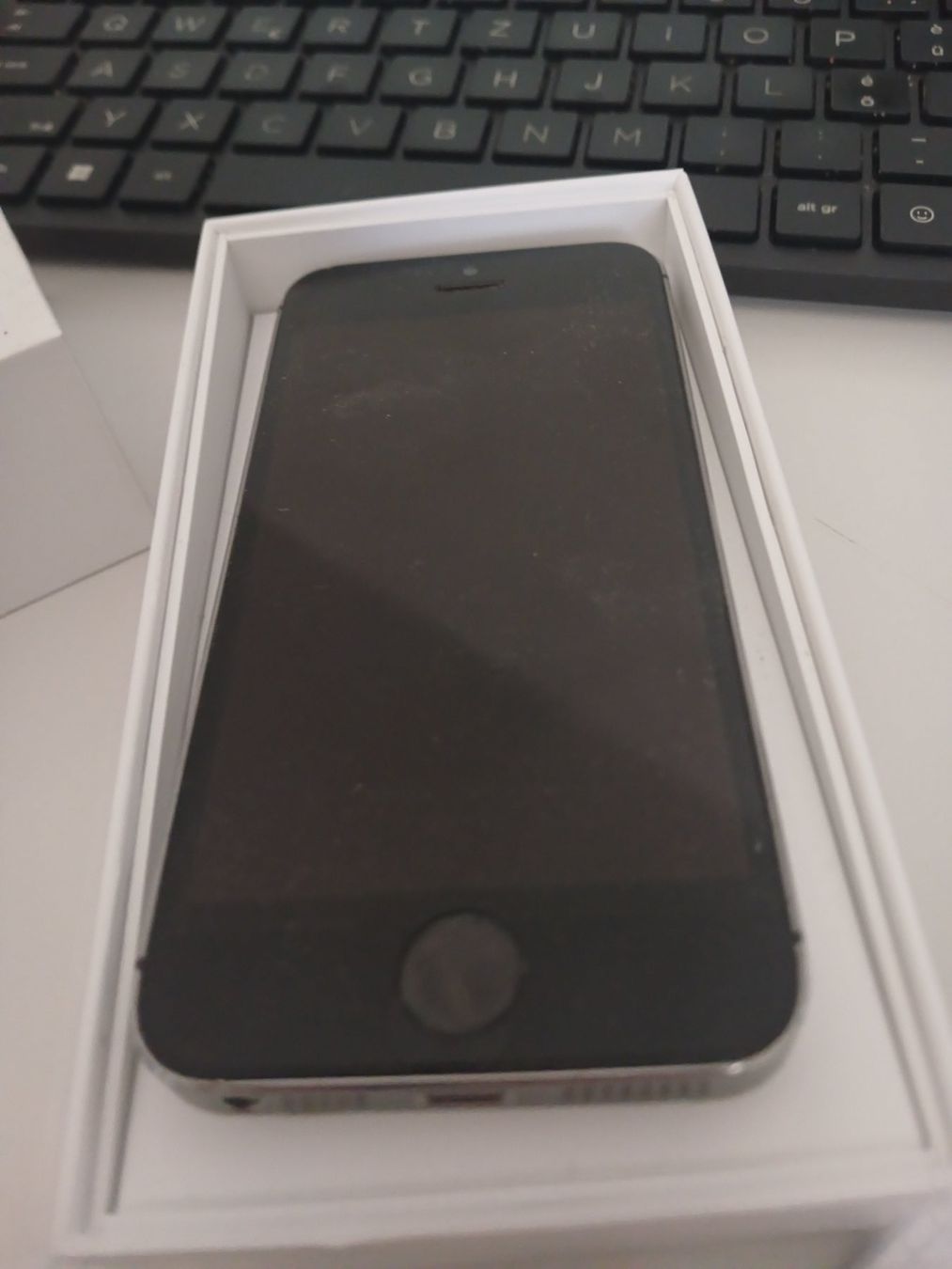 Apple Handys / Smartphones: Smartphone Apple iPhone 5s silber gebraucht im Karton – Gebraucht aus Laufenburg von ELLU02