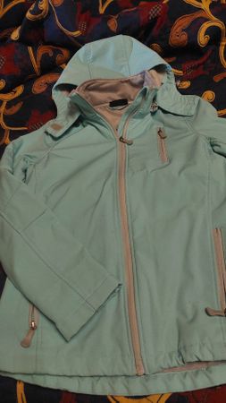 Softshell Jacke gr.36,wetterfest u.gibt schöne Wärme!