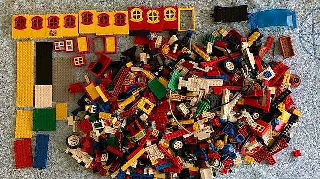 Jouets: LEGO Bausteine, gemischte Teile – D'occasion à Balterswil par Bellatrice