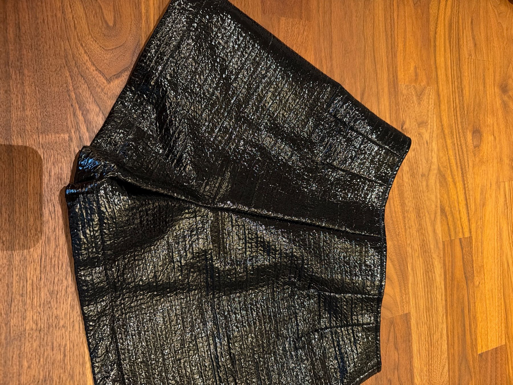 Maje Pantaloni: Lackhose von Maje in schwarz Grösse 38 – Nuovo (secondo la descrizione) da Hettlingen venduto da blu_tb6z 3