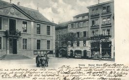 Vevey :  L'Hôtel de Ville et le Bazar Mack
