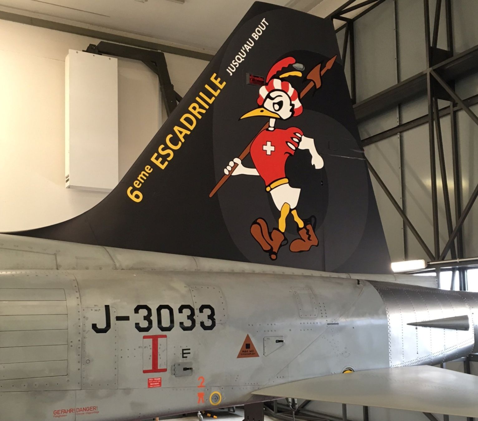 Schweizer Armee Plaketten & Abzeichen: F-5E 6ème Escadrille Qualified Instructor Stoff mit Klett. – Neu (gemäss Beschreibung) aus Emmenbrücke von airplane47 1