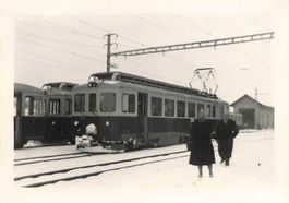 Jura RLG Elektrotriebwagen Forchbahn  Winterbetrieb foto 8x6