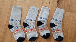 2 Paar warme Anti-Rutsch Kindersocken 27-30 & 31-34