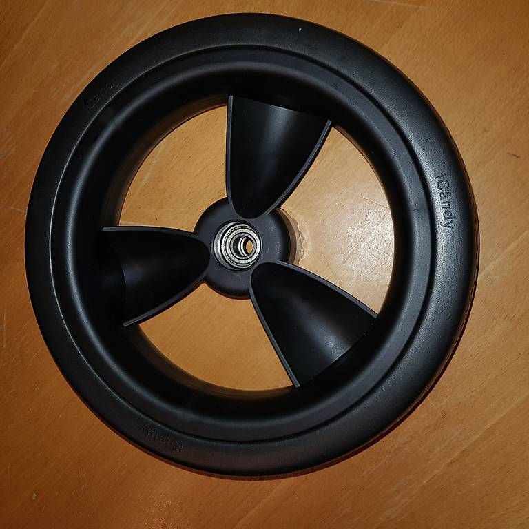 Kinderwagen: I Candy Peach 3 Hinterräder schwarz – Gebraucht aus Winterthur von Happy-Baby