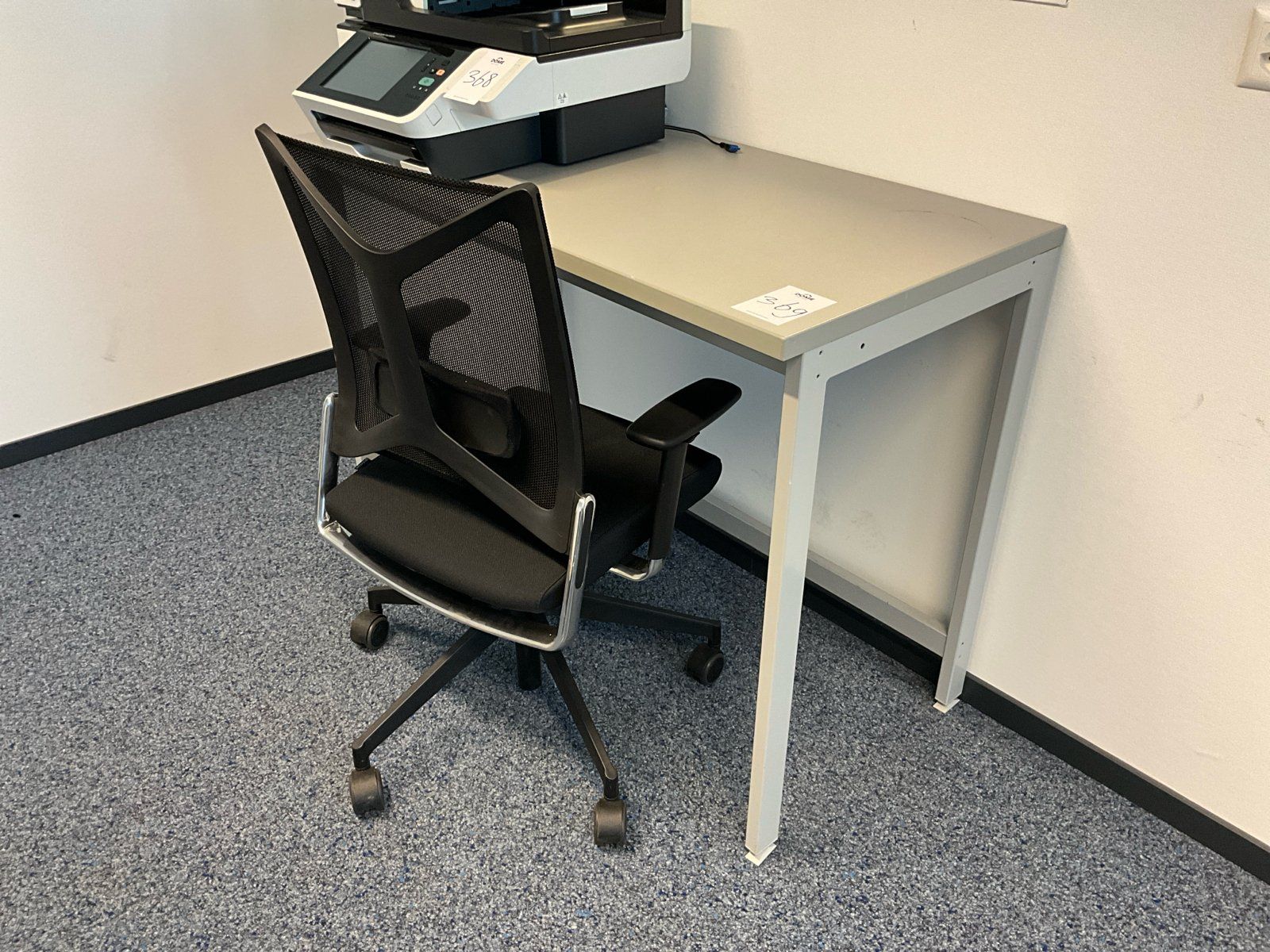 Bureaux: Schreibtisch – D'occasion à Zürich par PIPM_Switzerland