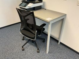 Schreibtisch