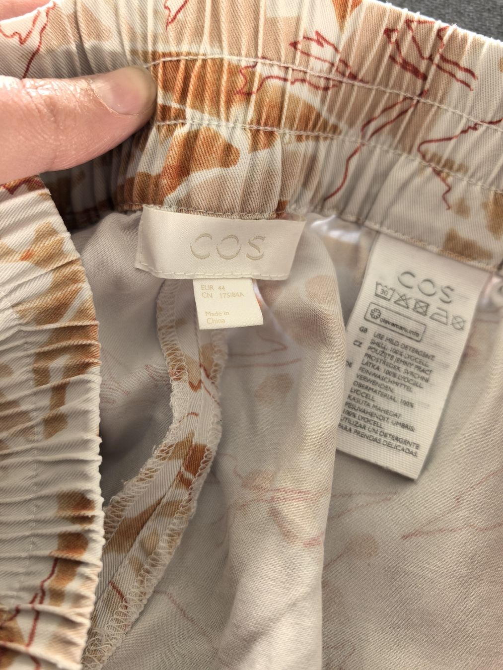 Cos Kleiderpakete: COS 2-teiliges Damen Set gemusterte Bluse & Hose orange – Gebraucht aus Düdingen von its_sjd2 1