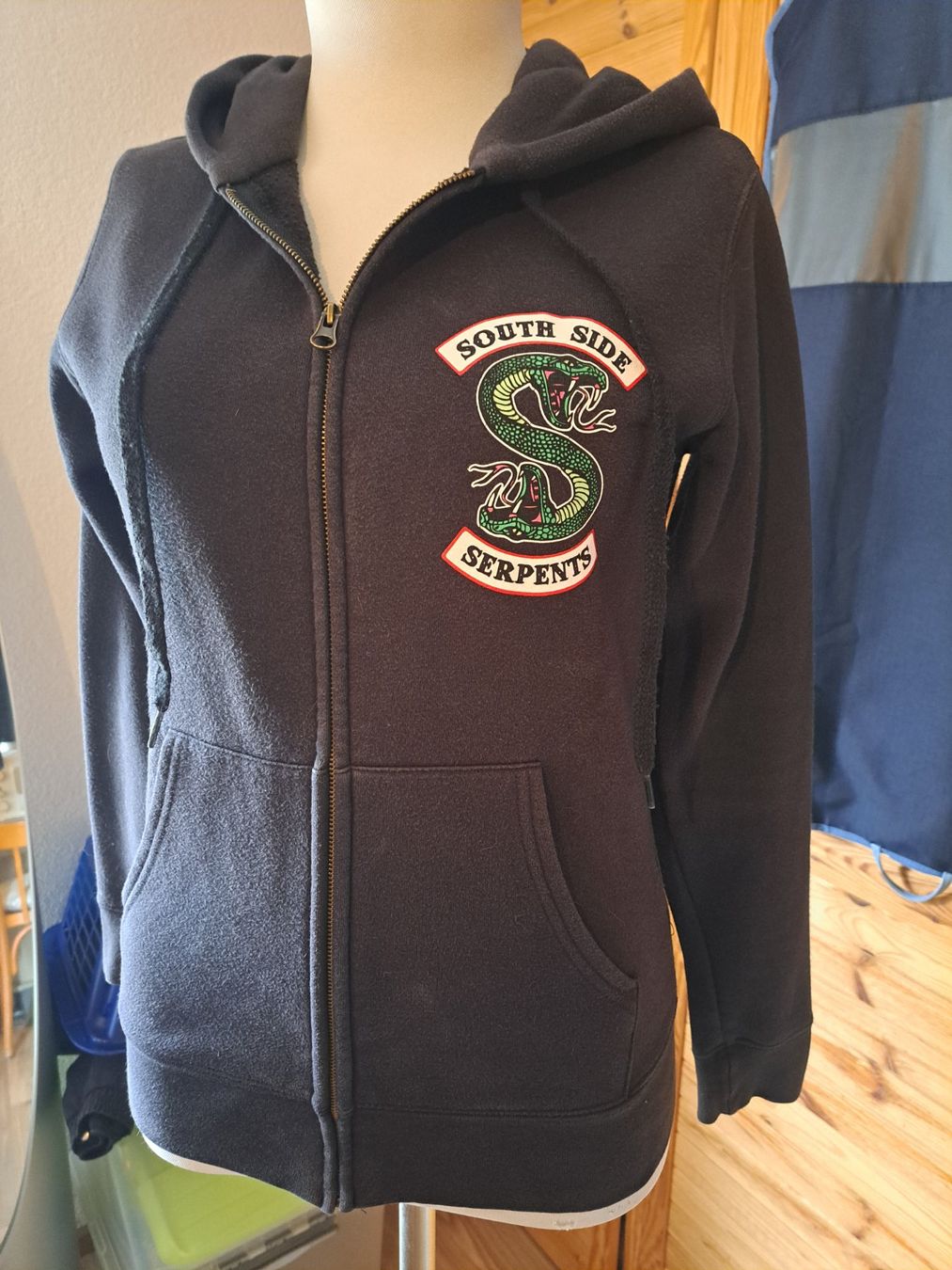 Pullover & Sweatshirts: Kapuzenpulli South Side Serpents schwarz – Gebraucht aus Rafz von MuriFinn