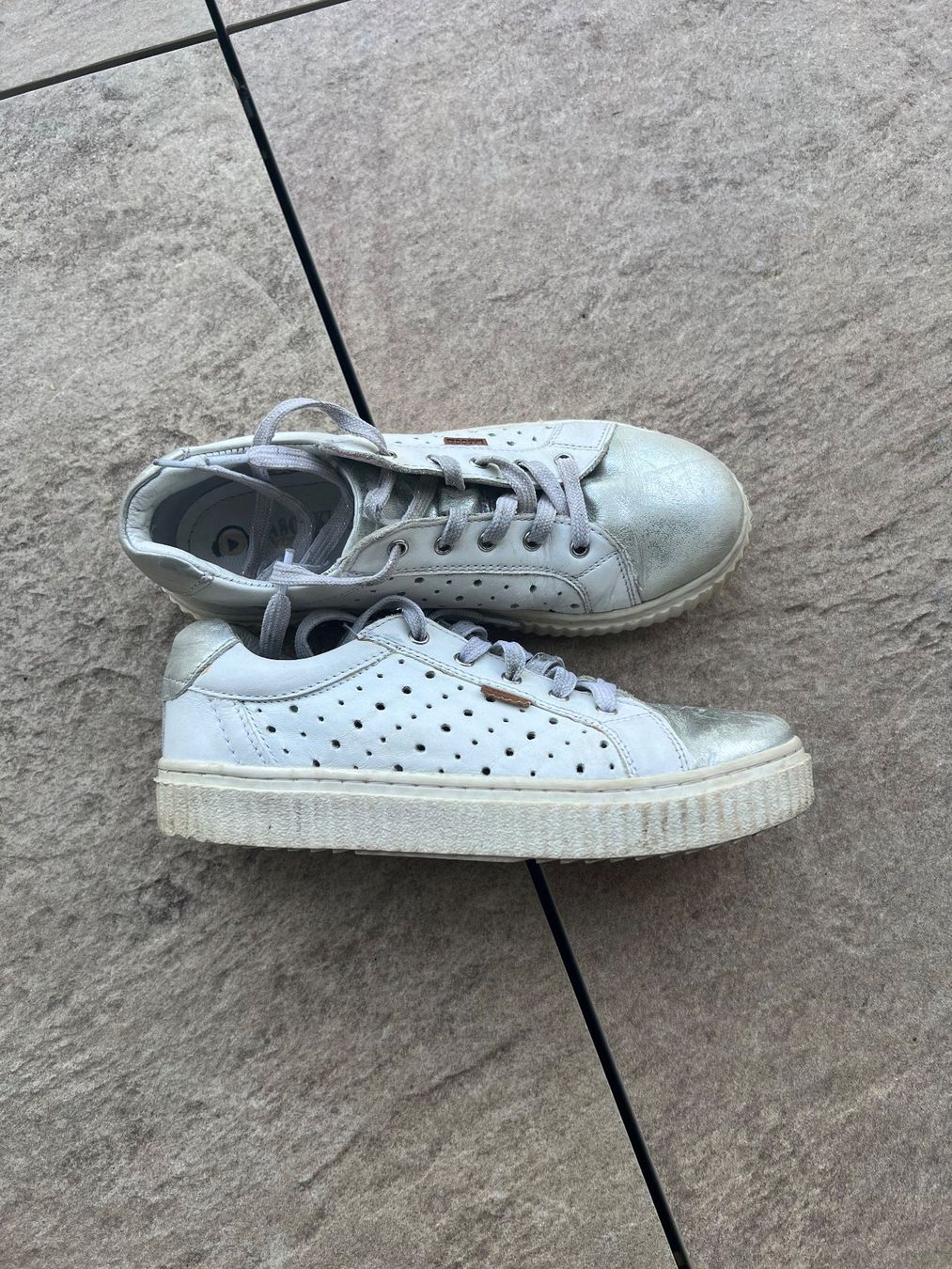 Schuhe für Mädchen: Wunderschöner Mädchenschuh Lasocki Grösse 33 – Gebraucht aus Schmitten FR von mar_jk2r 1