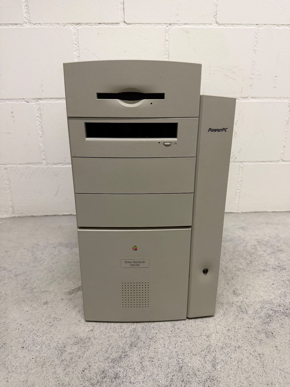 Apple PC: Defect - Apple Power Macintosh 9600/300 – Difettoso da Niederwangen b. Bern venduto da Leonerb