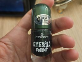 Nagellack Essence "Emerald Energy" Grün glitzernd
