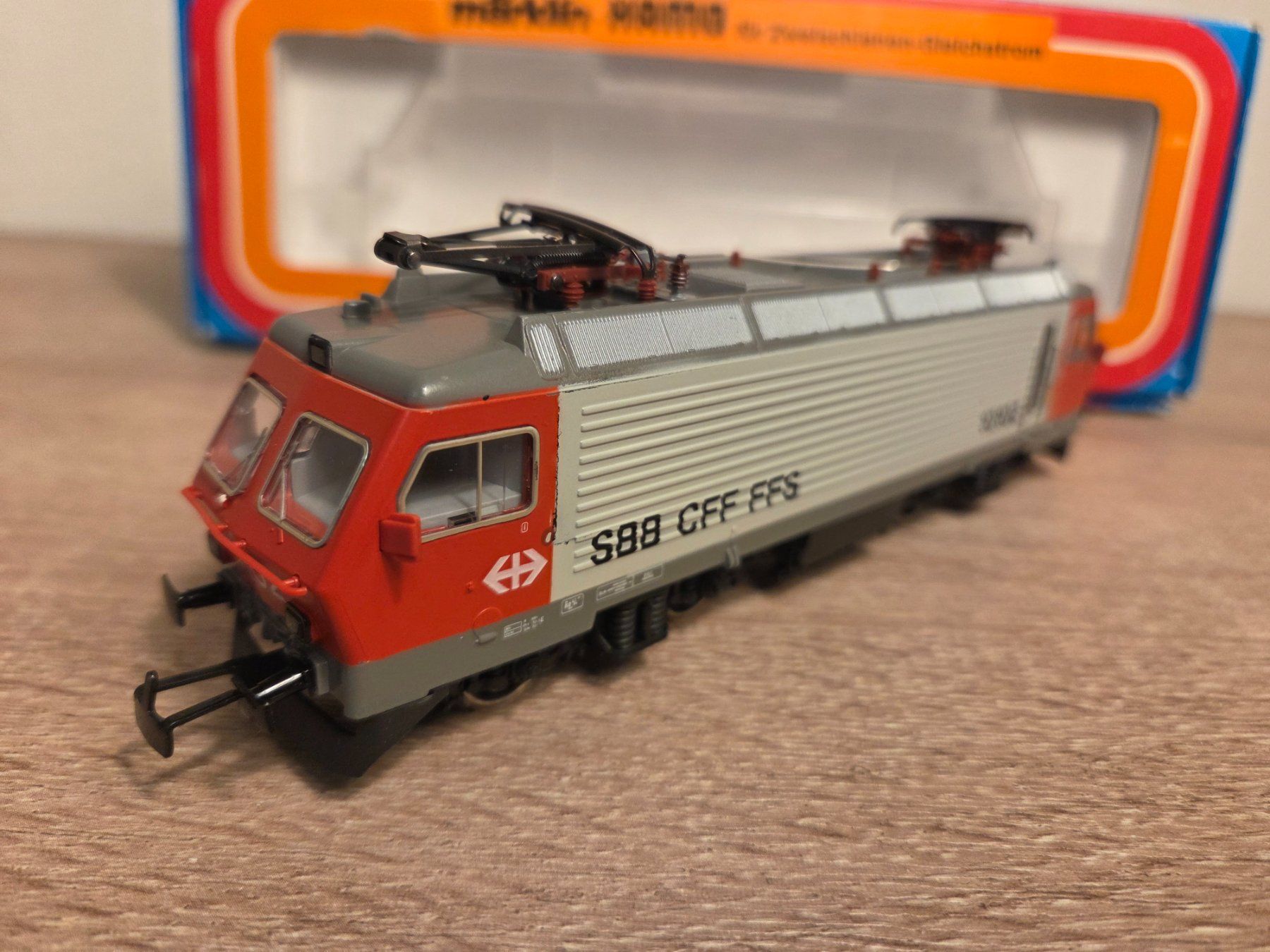 Märklin Modellini di ferrovie: Märklin Hamo 8323 E-Lok SBB H0 – Nuovo e nell'imballaggio originale da St-Aubin-Sauges venduto da Lo_Go 2