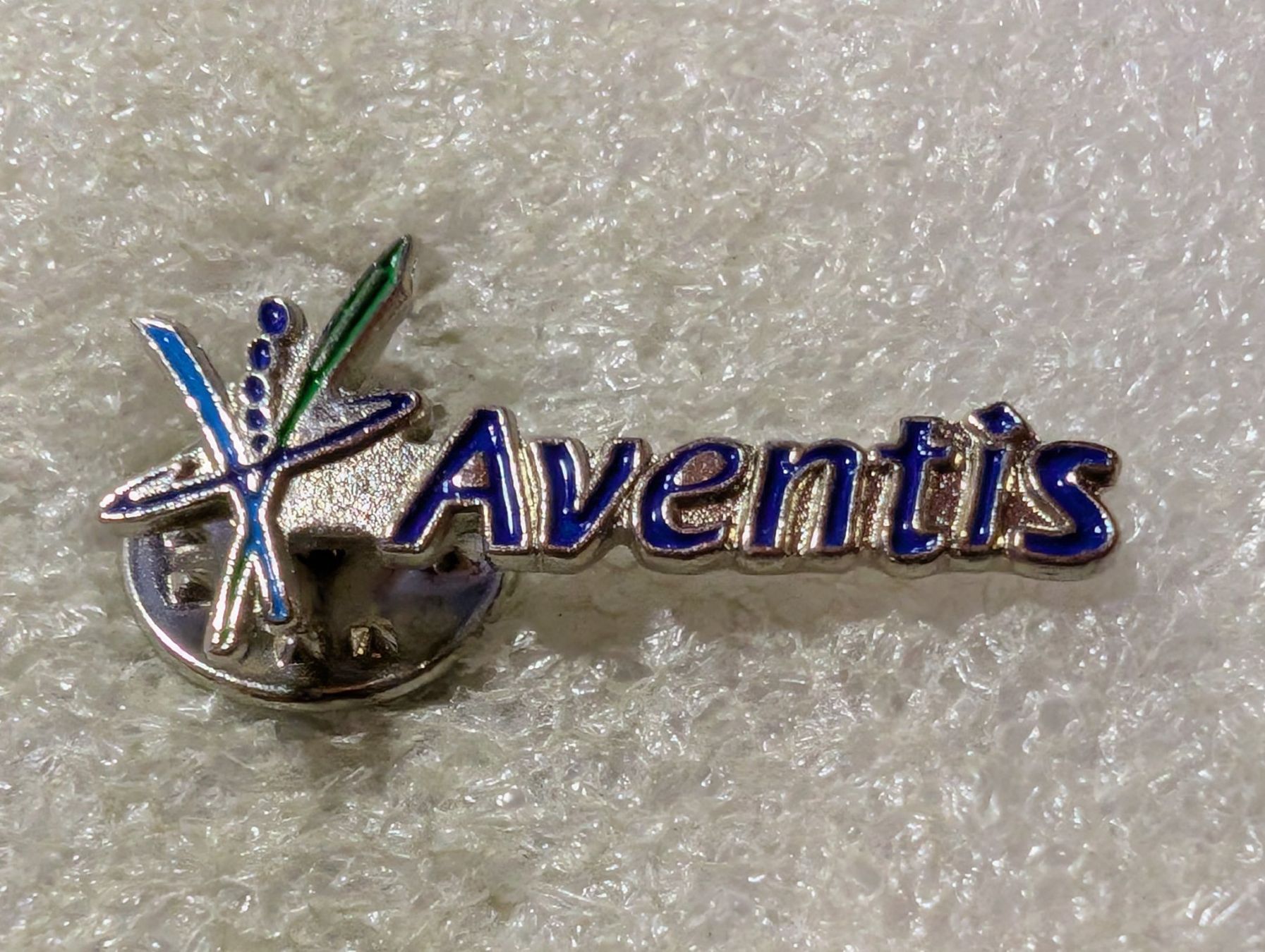 Placchette & Badge: Ansteckpin 105: Aventis – Usato da Oppligen venduto da Pin-Fall-Shop